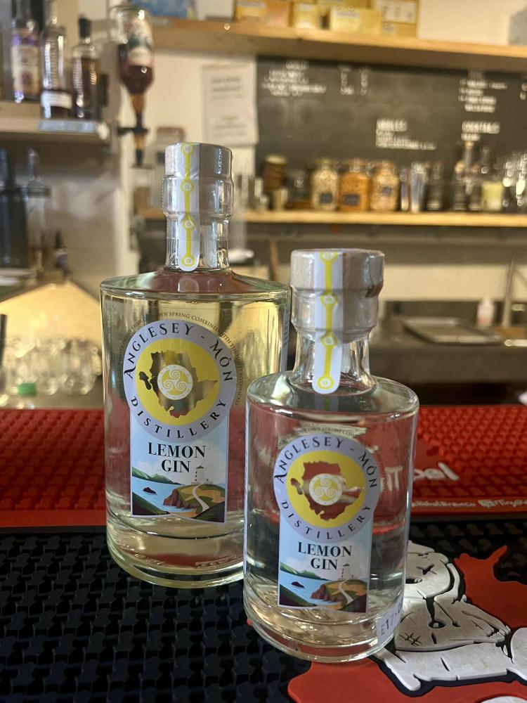 Anglesey Mon, Lemon Gin